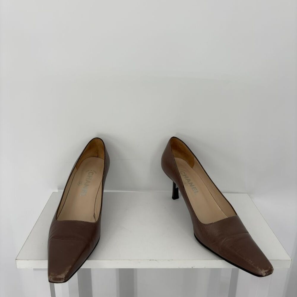 CHANEL Brown Pointed-Toe Leather Pumps
